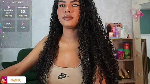 HOTBLACKANDWHITE2 online show from 11, 2, 2026