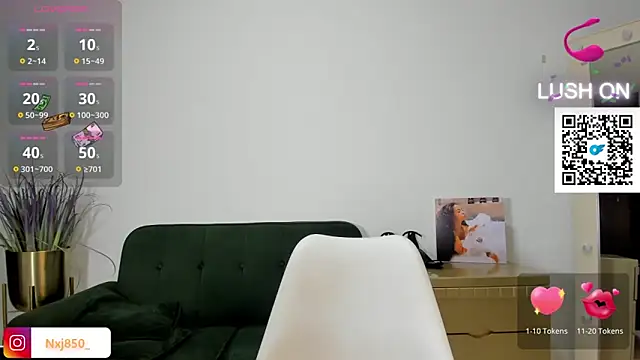 HOTBLACKANDWHITE2 online show from 18, 2, 2025