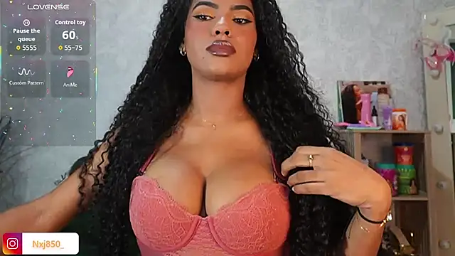 HOTBLACKANDWHITE2 online show from 12, 2, 2026