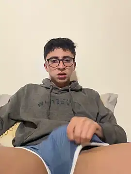 Snapshot of CamiRojas_boy chatting on 10, 10, 2025 CamiRojas boy online show from 10, 10, 2025