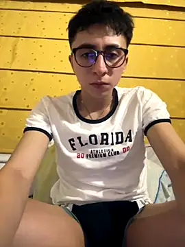 Snapshot of CamiRojas_boy chatting on 2, 10, 2025 CamiRojas boy online show from 2, 10, 2025