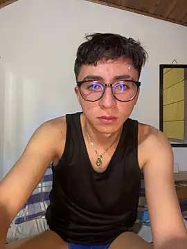 Snapshot of CamiRojas_boy chatting on 14, 6, 2026 CamiRojas boy online show from 14, 6, 2026