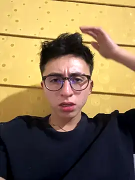 Snapshot of CamiRojas_boy chatting on 15, 9, 2025 CamiRojas boy online show from 15, 9, 2025