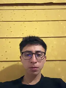 Snapshot of CamiRojas_boy chatting on 22, 9, 2025 CamiRojas boy online show from 22, 9, 2025