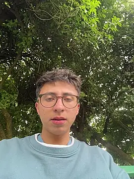 Snapshot of CamiRojas_boy chatting on 21, 5, 2026 CamiRojas boy online show from 21, 5, 2026