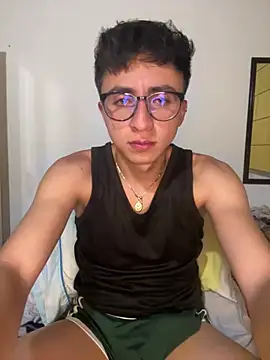 Snapshot of CamiRojas_boy chatting on 23, 5, 2026 CamiRojas boy online show from 23, 5, 2026