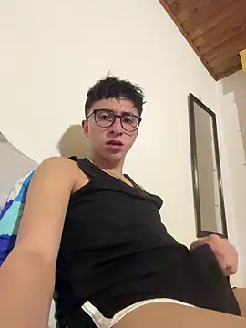Snapshot of CamiRojas_boy chatting on 21, 6, 2026 CamiRojas boy online show from 21, 6, 2026