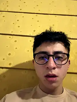 Snapshot of CamiRojas_boy chatting on 4, 10, 2025 CamiRojas boy online show from 4, 10, 2025