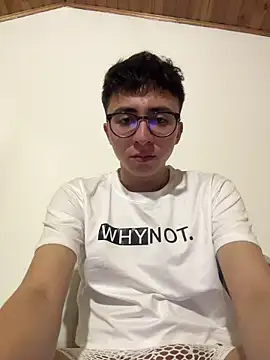 Snapshot of CamiRojas_boy chatting on 10, 5, 2026 CamiRojas boy online show from 10, 5, 2026