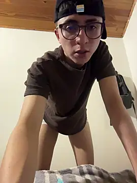 CamiRojas boy online show from 16, 2, 2026