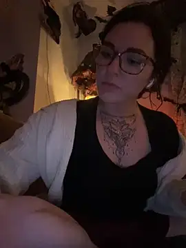 Snapshot of KARMICchaos_xoxo chatting on 22, 10, 2025 KARMICchaos xoxo online show from 22, 10, 2025