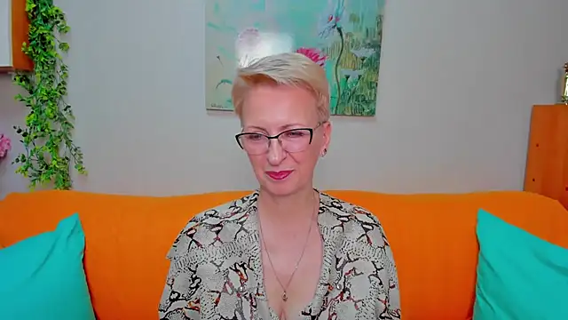 iamyourdream89 online show from 13, 4, 2026