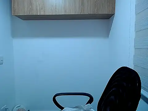 Snapshot of Danna_Ross_ chatting on 11, 11, 2025 Danna Ross online show from 11, 11, 2025