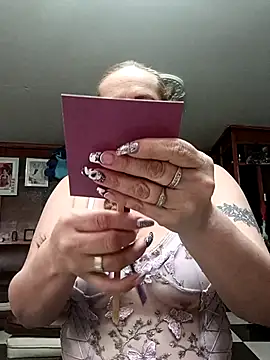 Snapshot of SeductionSilera chatting on 8, 11, 2025 SeductionSilera online show from 8, 11, 2025