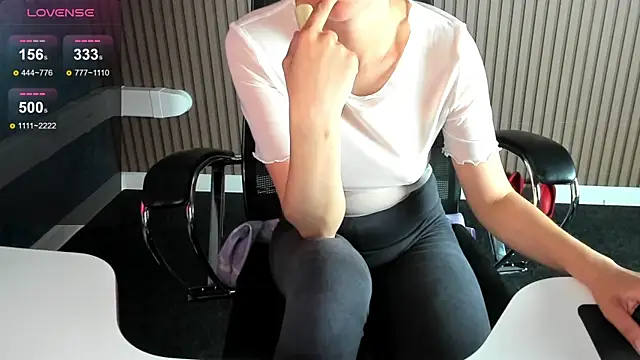 Snapshot of mommy_cum1 chatting on 5, 6, 2026 mommy cum1 online show from 5, 6, 2026