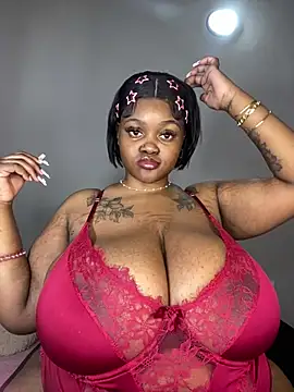 Snapshot of Yung-Missy chatting on 17, 1, 2025 Yung-Missy online show from 17, 1, 2025