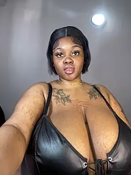 Snapshot of Yung-Missy chatting on 14, 1, 2025 Yung-Missy online show from 14, 1, 2025