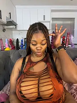 Snapshot of Yung-Missy chatting on 27, 4, 2026 Yung-Missy online show from 27, 4, 2026