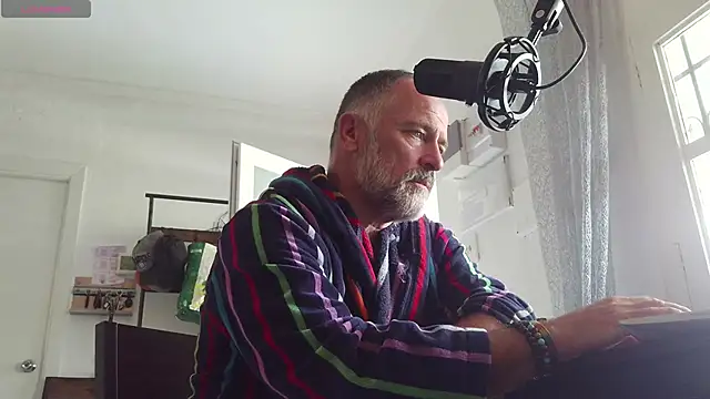 Snapshot of DaddybearVLC chatting on 1, 11, 2025 DaddybearVLC online show from 1, 11, 2025