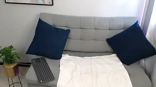 Amber Etan online show from 20, 2, 2025