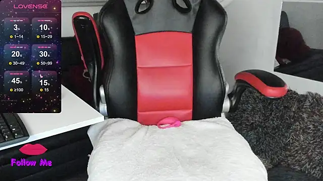 natasha logan  online show from 3, 11, 2025