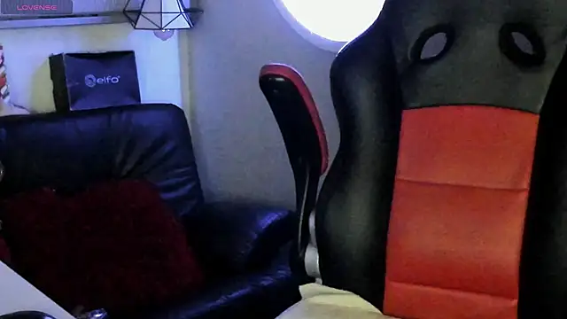 natasha logan  online show from 23, 11, 2025