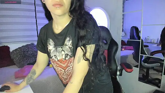 Snapshot of natasha_logan_ chatting on 24, 5, 2026 natasha logan online show from 24, 5, 2026