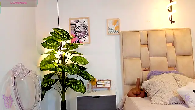 Snapshot of Rachel__Lang chatting on 20, 11, 2025 Rachel Lang online show from 20, 11, 2025