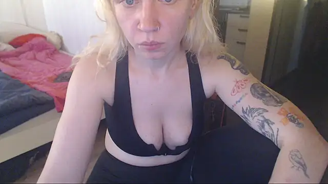 amanda kiss kiss online show from 14, 12, 2025