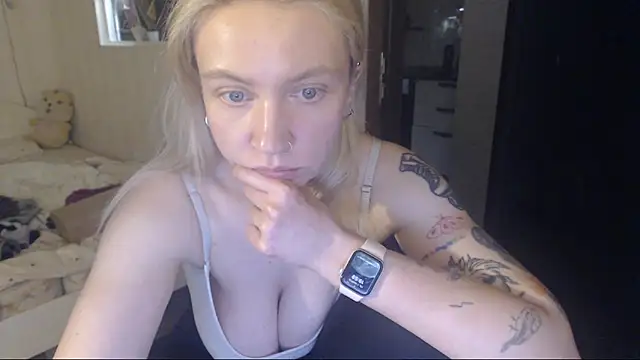 amanda kiss kiss online show from 7, 3, 2026