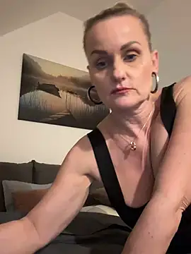 Daryyna online show from 2, 10, 2025