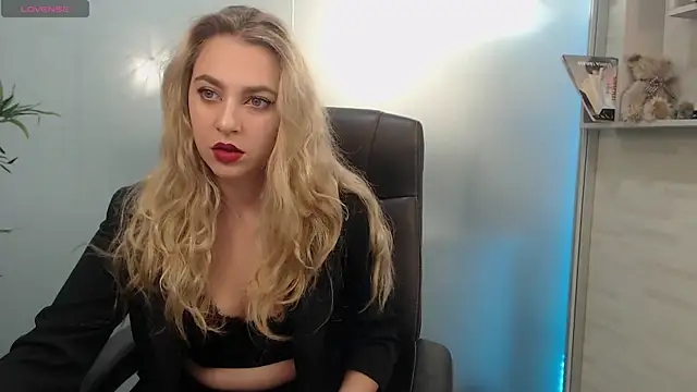 Snapshot of AvaBlue_ chatting on 1, 3, 2025 AvaBlue online show from 1, 3, 2025