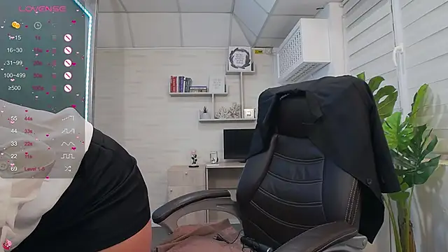 Snapshot of AvaBlue_ chatting on 3, 3, 2025 AvaBlue online show from 3, 3, 2025