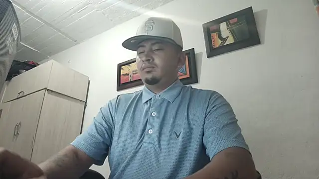 Snapshot of myke_andrade chatting on 4, 10, 2025 myke andrade online show from 4, 10, 2025