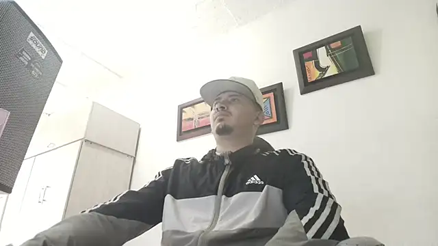 Snapshot of myke_andrade chatting on 8, 10, 2025 myke andrade online show from 8, 10, 2025
