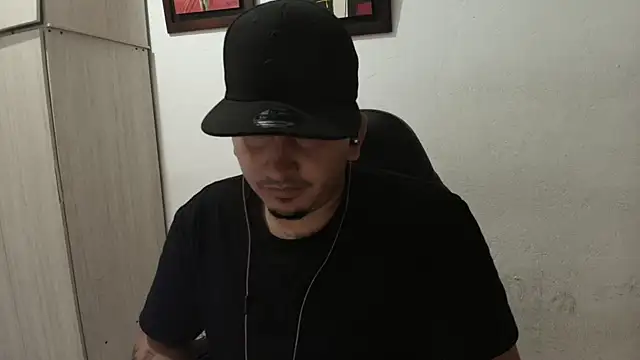 Snapshot of myke_andrade chatting on 1, 10, 2025 myke andrade online show from 1, 10, 2025
