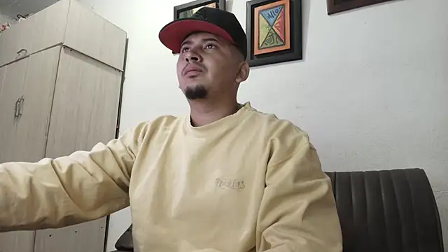 Snapshot of myke_andrade chatting on 11, 9, 2025 myke andrade online show from 11, 9, 2025