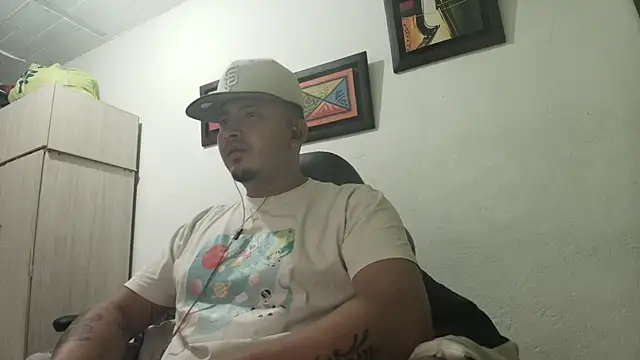 Snapshot of myke_andrade chatting on 6, 10, 2025 myke andrade online show from 6, 10, 2025