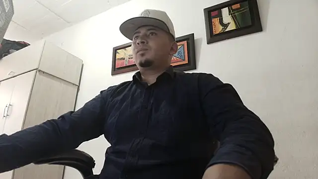 Snapshot of myke_andrade chatting on 3, 10, 2025 myke andrade online show from 3, 10, 2025