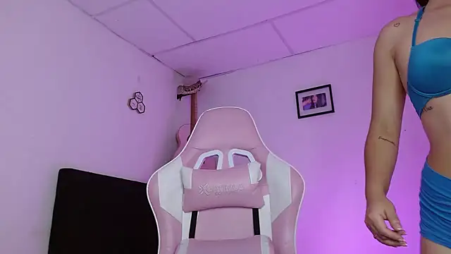 Snapshot of Dakota_bumm chatting on 4, 11, 2025 Dakota bumm online show from 4, 11, 2025