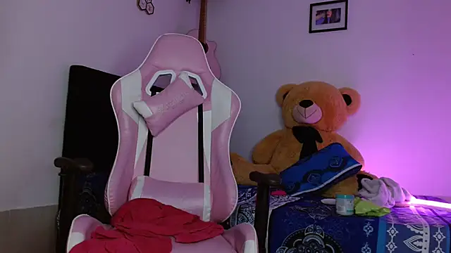 Snapshot of Dakota_bumm chatting on 16, 11, 2025 Dakota bumm online show from 16, 11, 2025