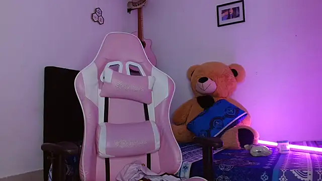 Snapshot of Dakota_bumm chatting on 13, 11, 2025 Dakota bumm online show from 13, 11, 2025