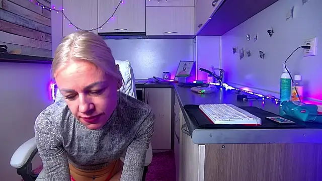 Skinny Nally online show from 8, 4, 2026