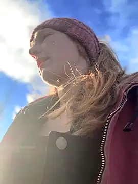 GoldenFlameGoddess online show from 17, 12, 2025