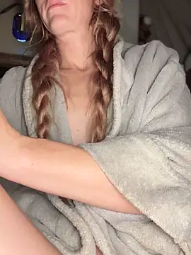 Snapshot of GoldenFlameGoddess chatting on 3, 11, 2025 GoldenFlameGoddess online show from 3, 11, 2025