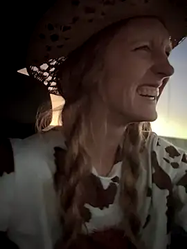 Snapshot of GoldenFlameGoddess chatting on 3, 11, 2025 GoldenFlameGoddess online show from 3, 11, 2025