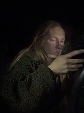 Snapshot of GoldenFlameGoddess chatting on 26, 11, 2025 GoldenFlameGoddess online show from 26, 11, 2025