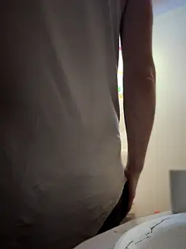 Snapshot of GoldenFlameGoddess chatting on 19, 10, 2025 GoldenFlameGoddess online show from 19, 10, 2025