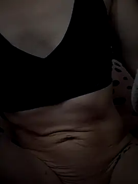 Snapshot of GoldenFlameGoddess chatting on 15, 10, 2025 GoldenFlameGoddess online show from 15, 10, 2025