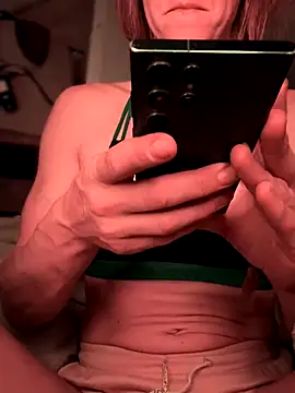 Snapshot of GoldenFlameGoddess chatting on 16, 11, 2025 GoldenFlameGoddess online show from 16, 11, 2025